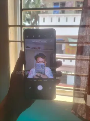 Tecno Spark 30 128 GB Yellow