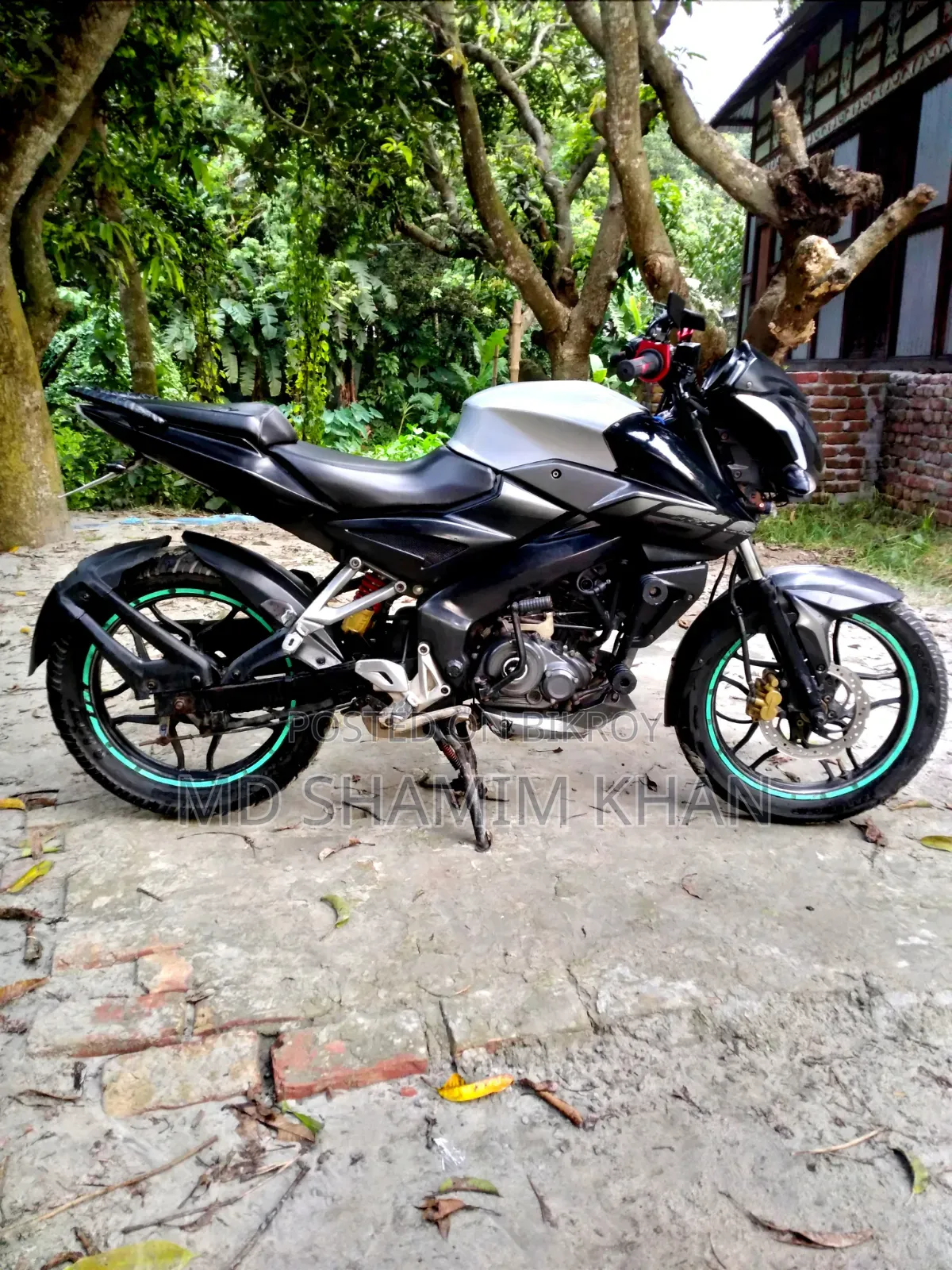 Bajaj 2018 Black