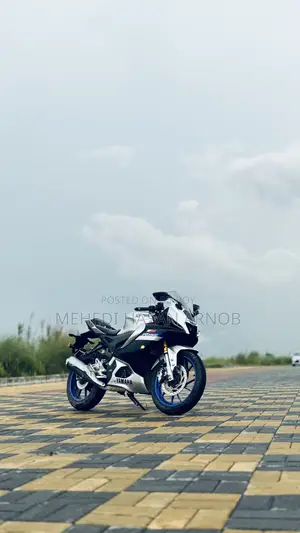 Yamaha R1 2025 Silver