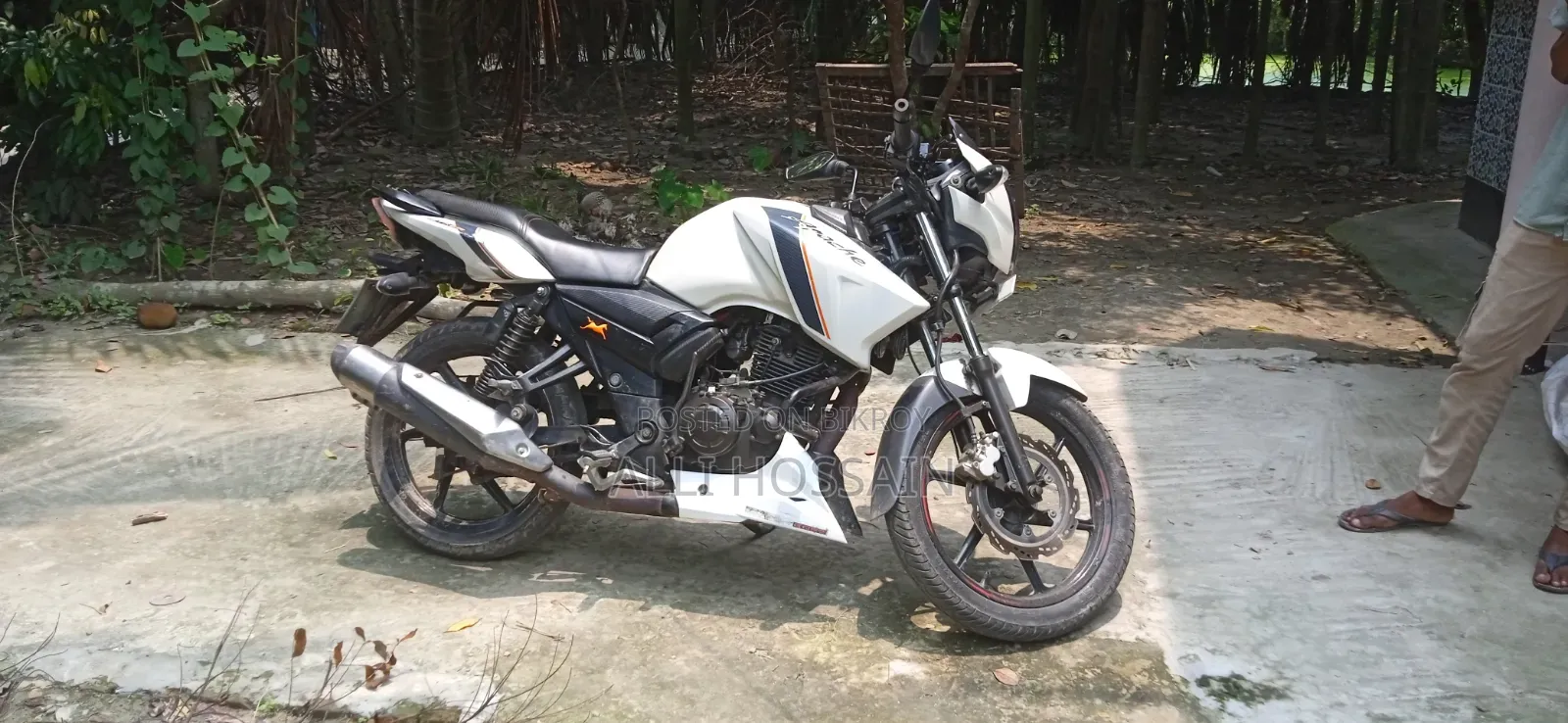 TVS Apache RTR 160 2V 2015 White