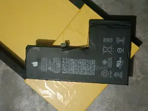 Apple iPhone Xs ব্যাটারি ১২৮জিবি কালো