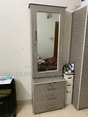 ড্রেসিং টেবিল