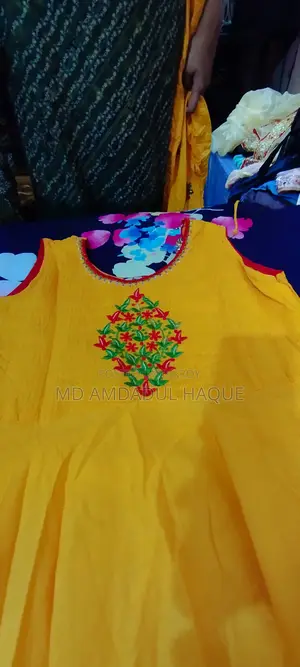 গাউন সাথে কটি