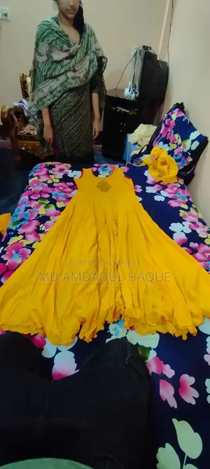 গাউন সাথে কটি
