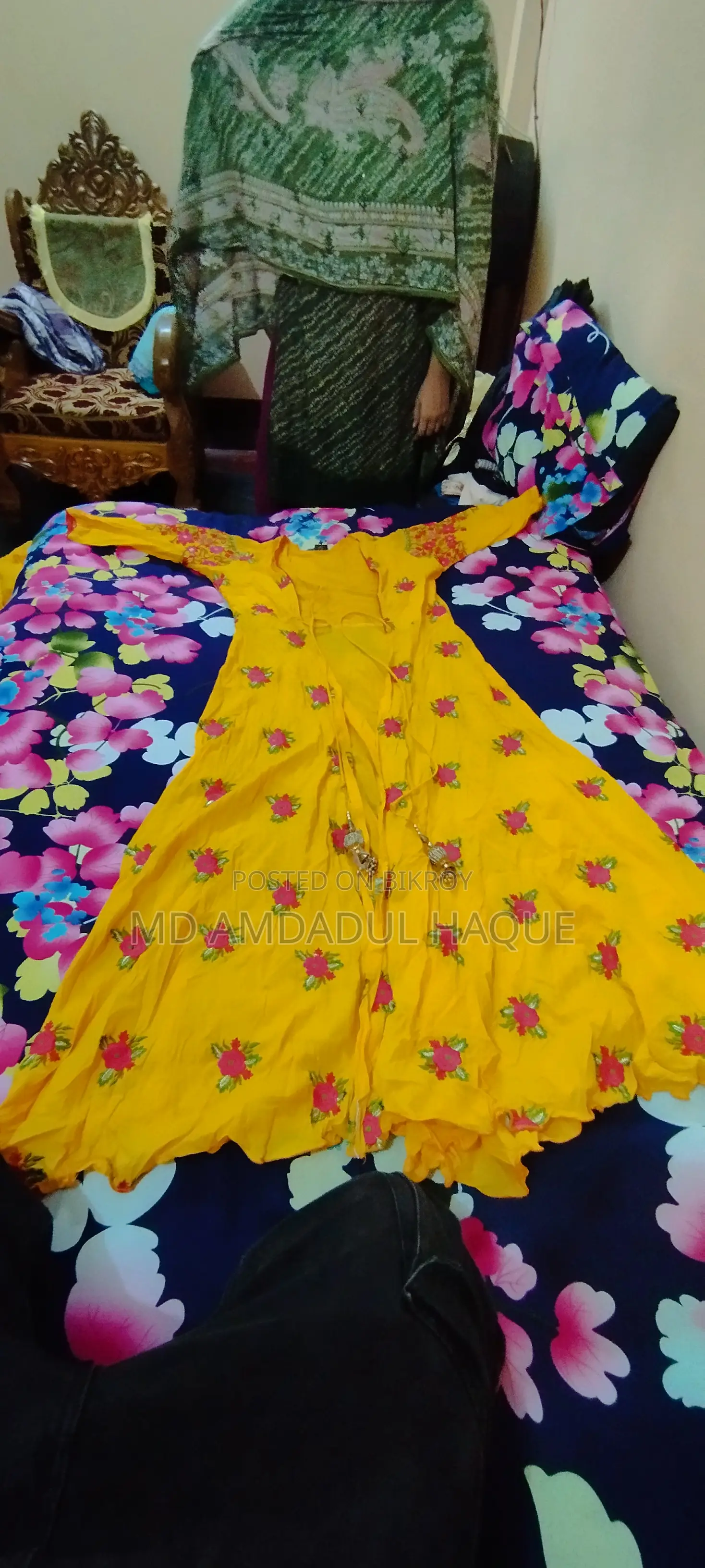 গাউন সাথে কটি