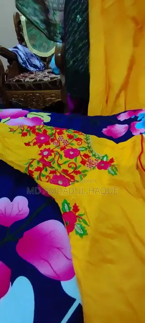 গাউন সাথে কটি