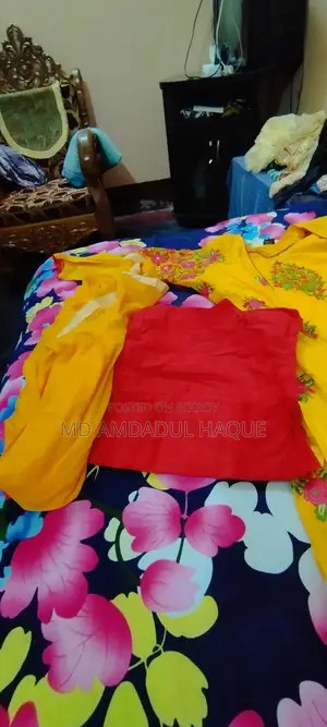 গাউন সাথে কটি