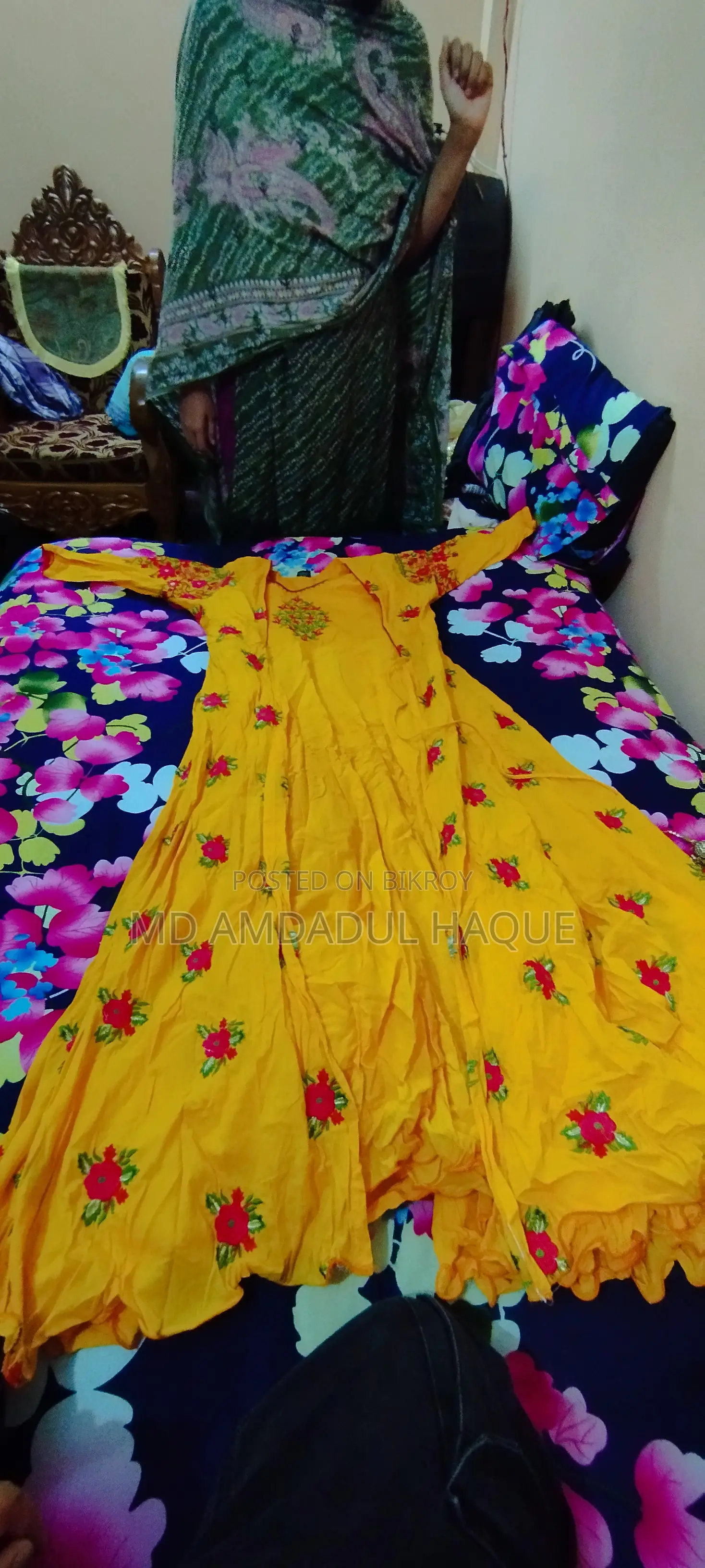 গাউন সাথে কটি