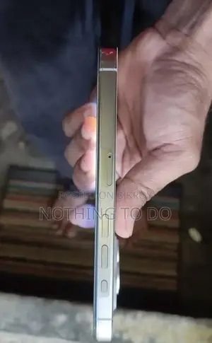 অ্যাপল আইফোন ১৫ প্রো ১২৮ জিবি সাদা