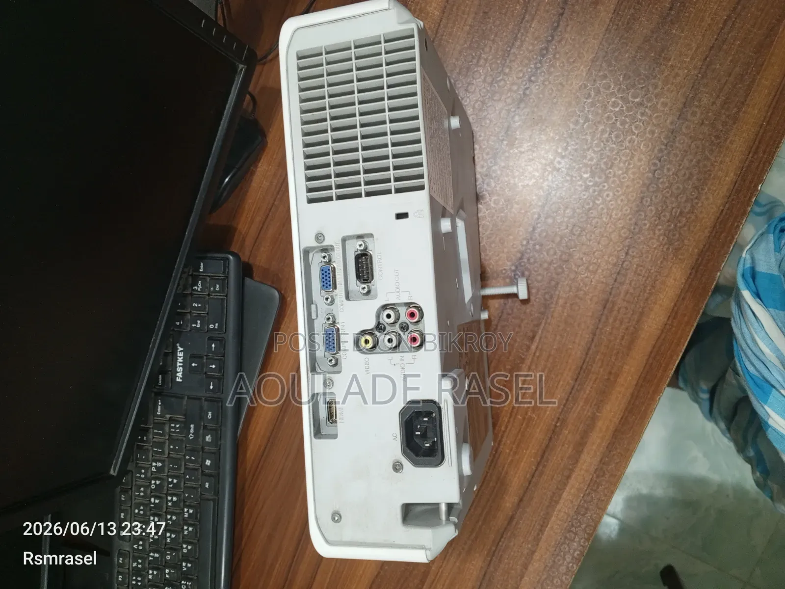 হিটাচি প্রজেক্টর