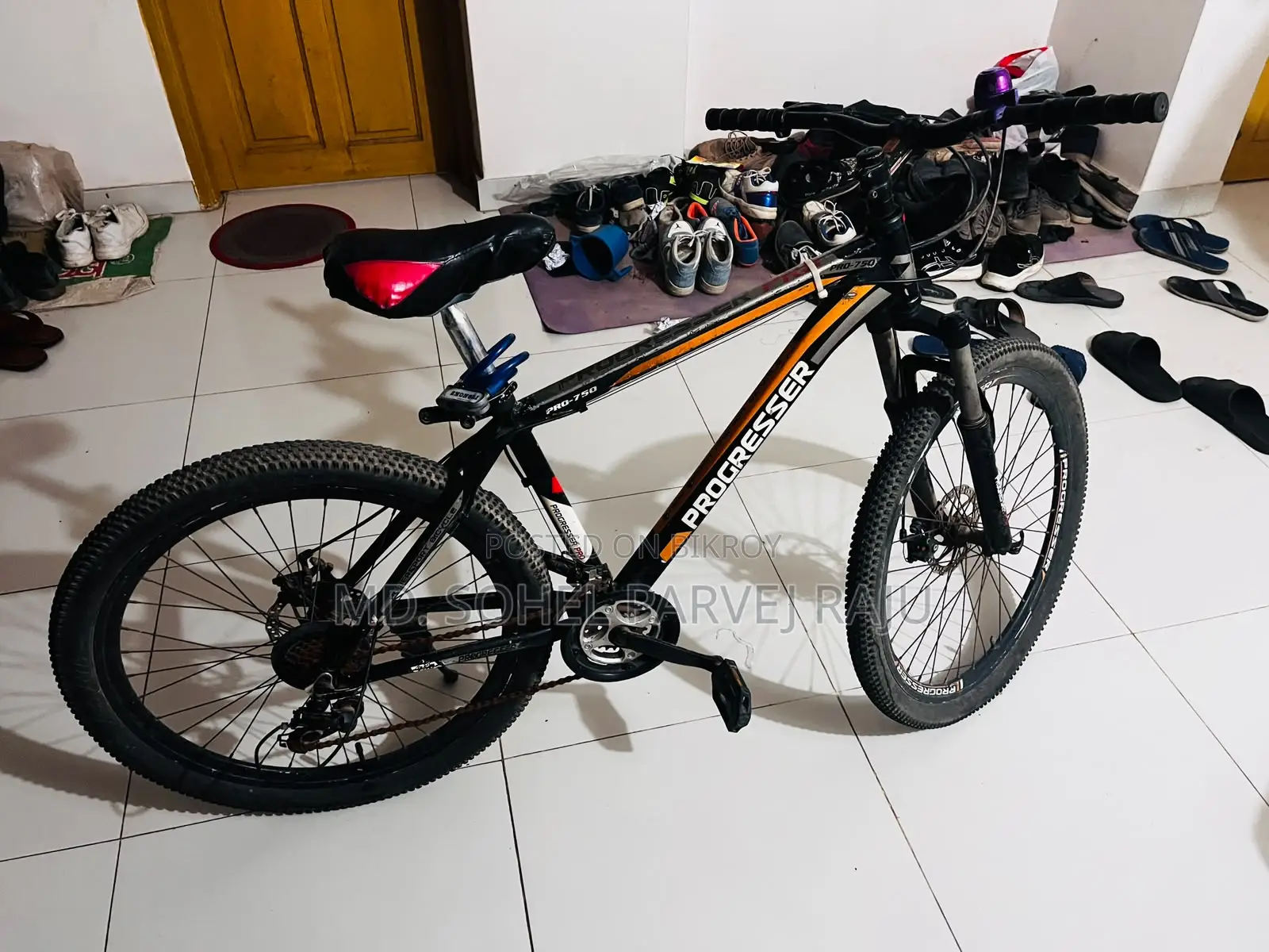 বিক্রয়ের জন্য সাইকেল।