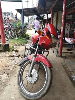 হোন্ডা ১৯৯৫ লাল