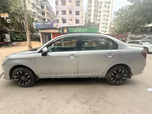 Toyota Axio 1.5 Hybrid 2WD 2015 Silver