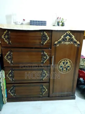 মালয়েশিয়ান কাঠের ওয়ারড্রোব
