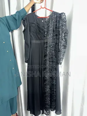 কালো পার্টি গাউন