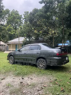 টয়োটা করোনা ১৯৯৭ ধূসর