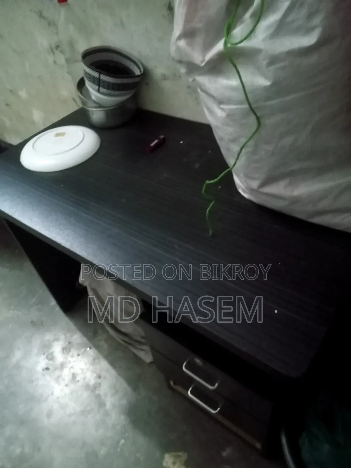 পড়ার টেবিল