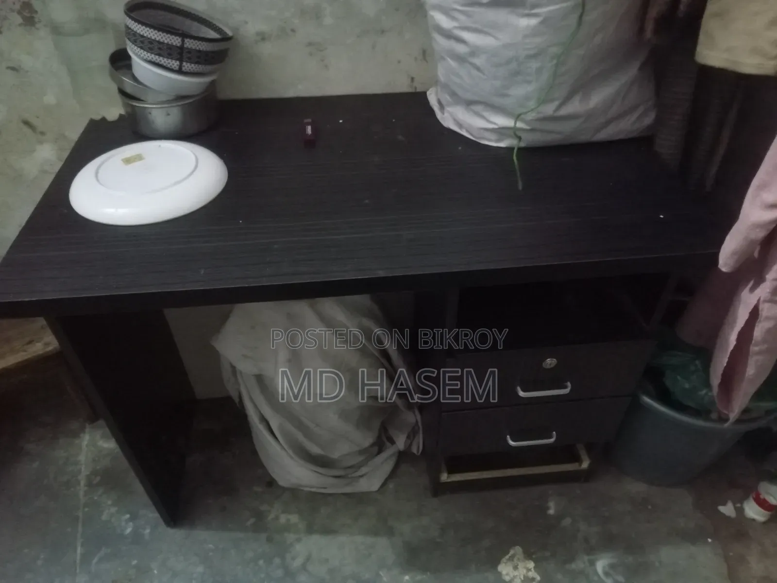 পড়ার টেবিল