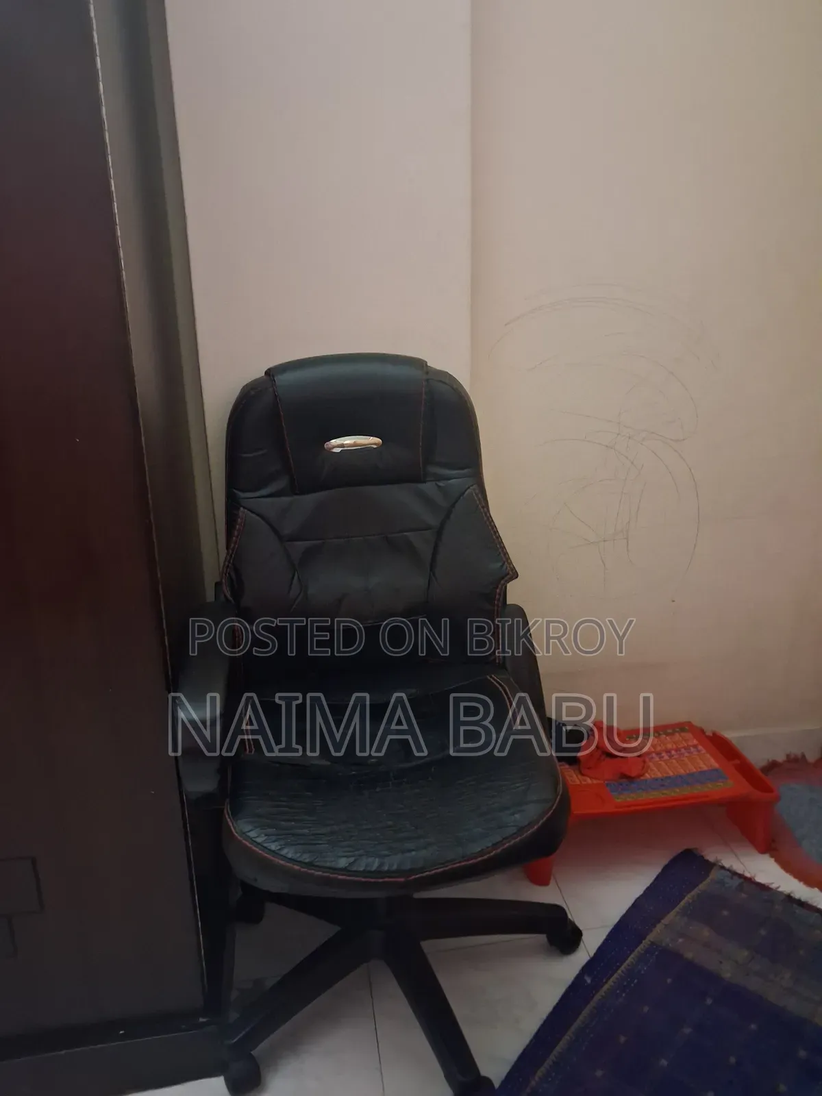 চেয়ার বিক্রির পোস্ট