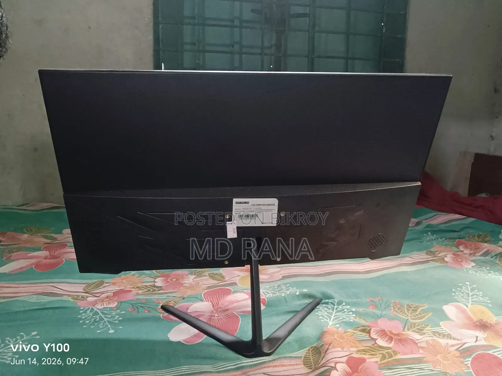 Borderless Monitor 22-inch