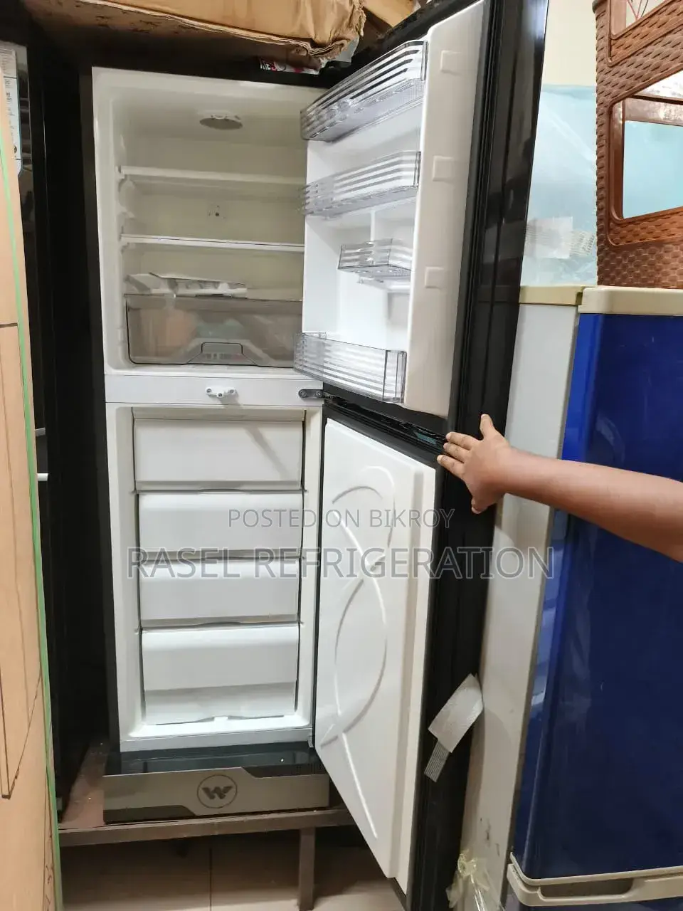 252 Liter Walton Refrigerator Model WFB-2b6-Gdel at 35% Special Discount.