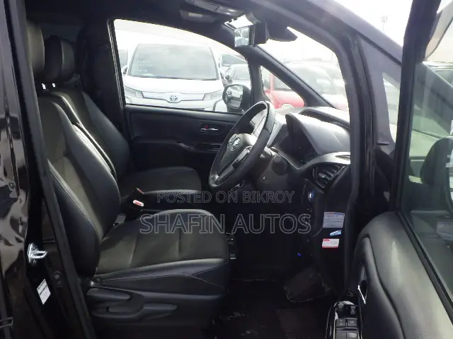 Toyota HiAce 2021 Black