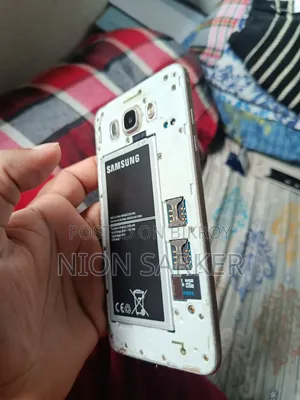 Samsung Galaxy J7 16 GB White