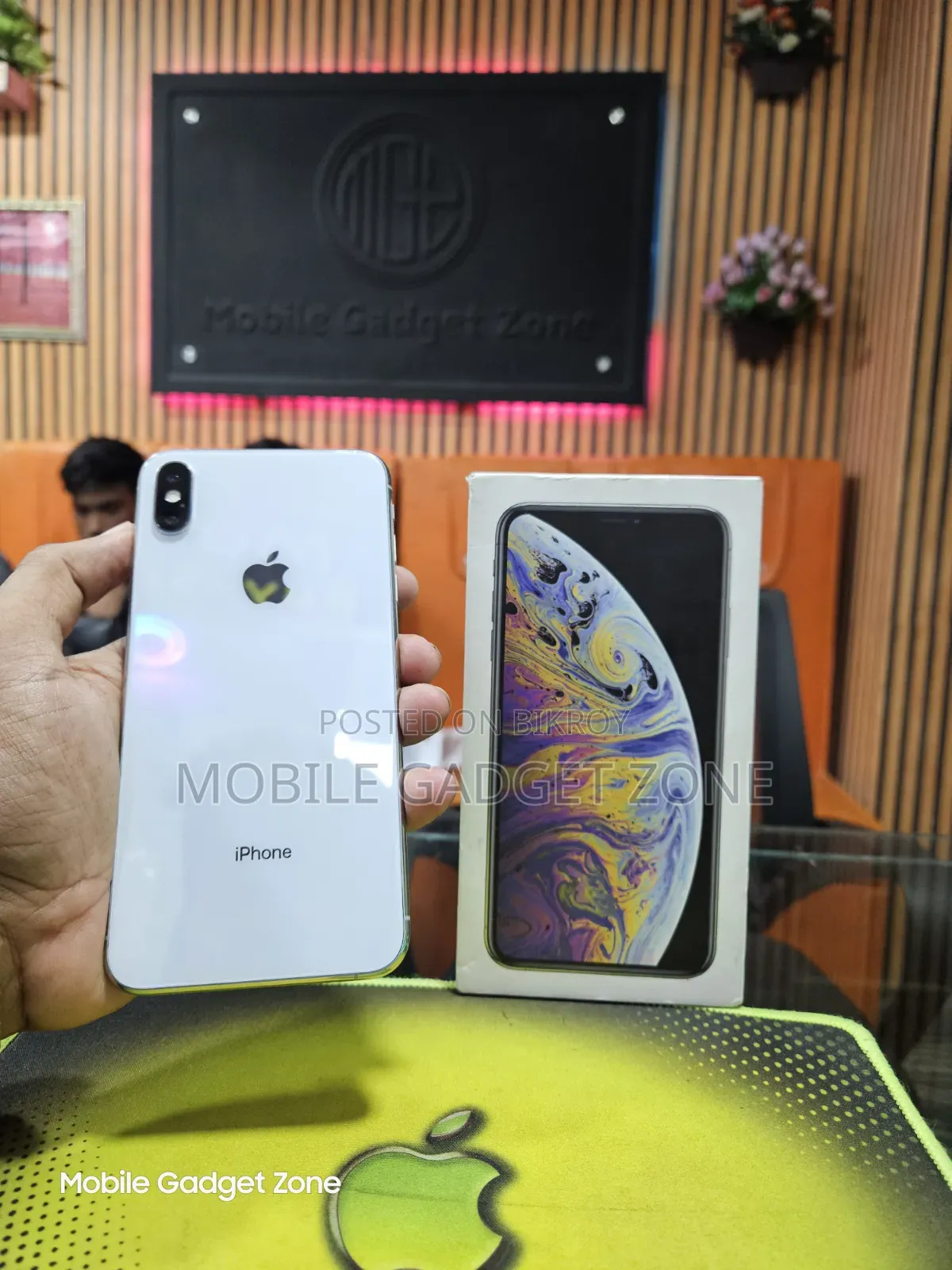 Apple iPhone XS Max 64 GB White