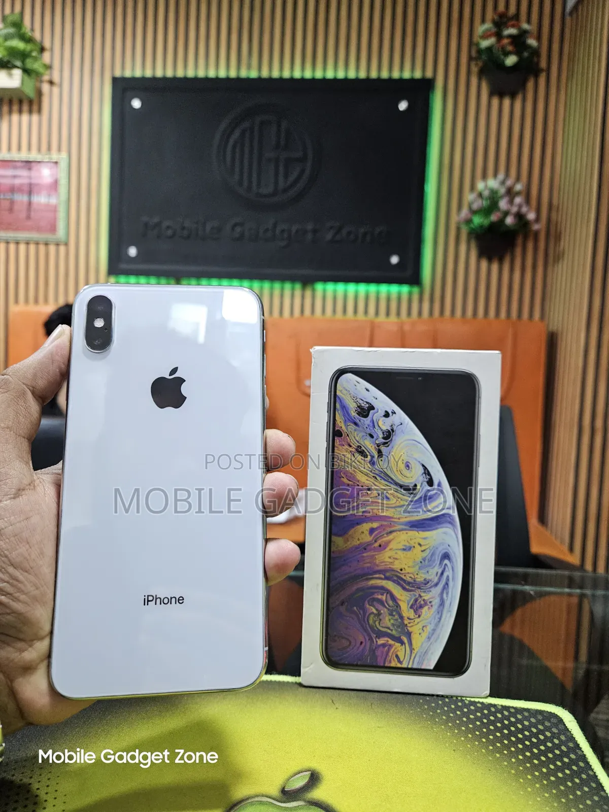 Apple iPhone XS Max 64 GB White