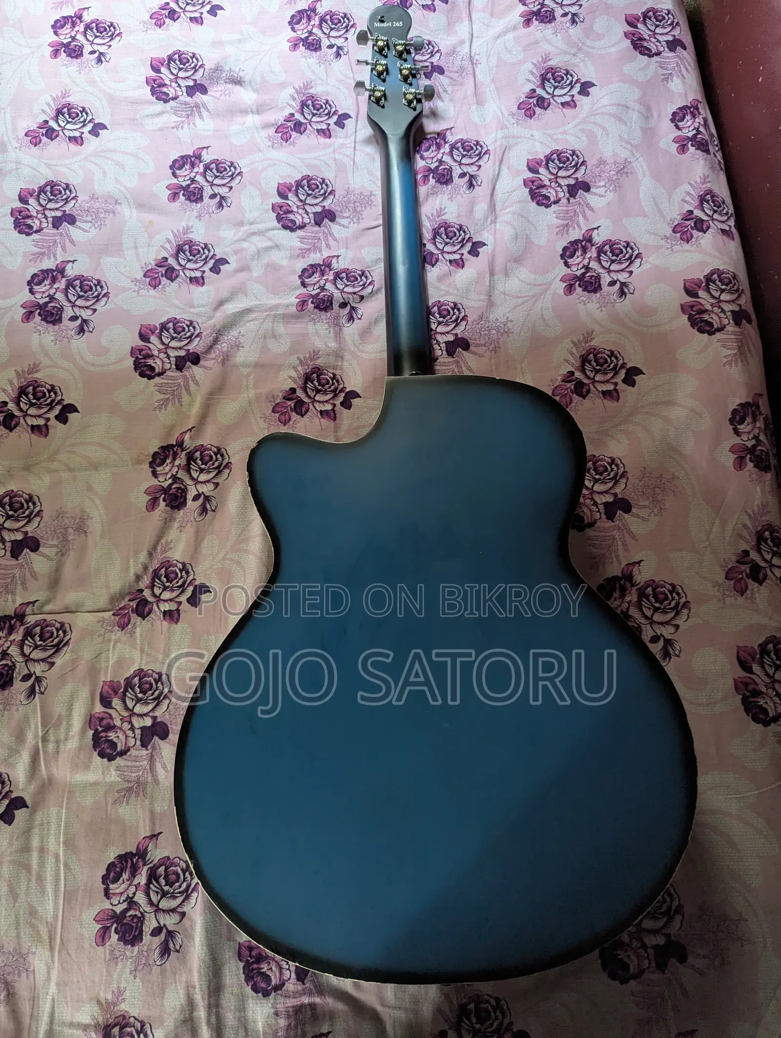 গিটার বিক্রয়ের জন্য