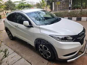 Honda Vezel 1.5 Four-Wheel Drive 2015 Pearl