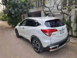 Honda Vezel 1.5 Four-Wheel Drive 2015 Pearl