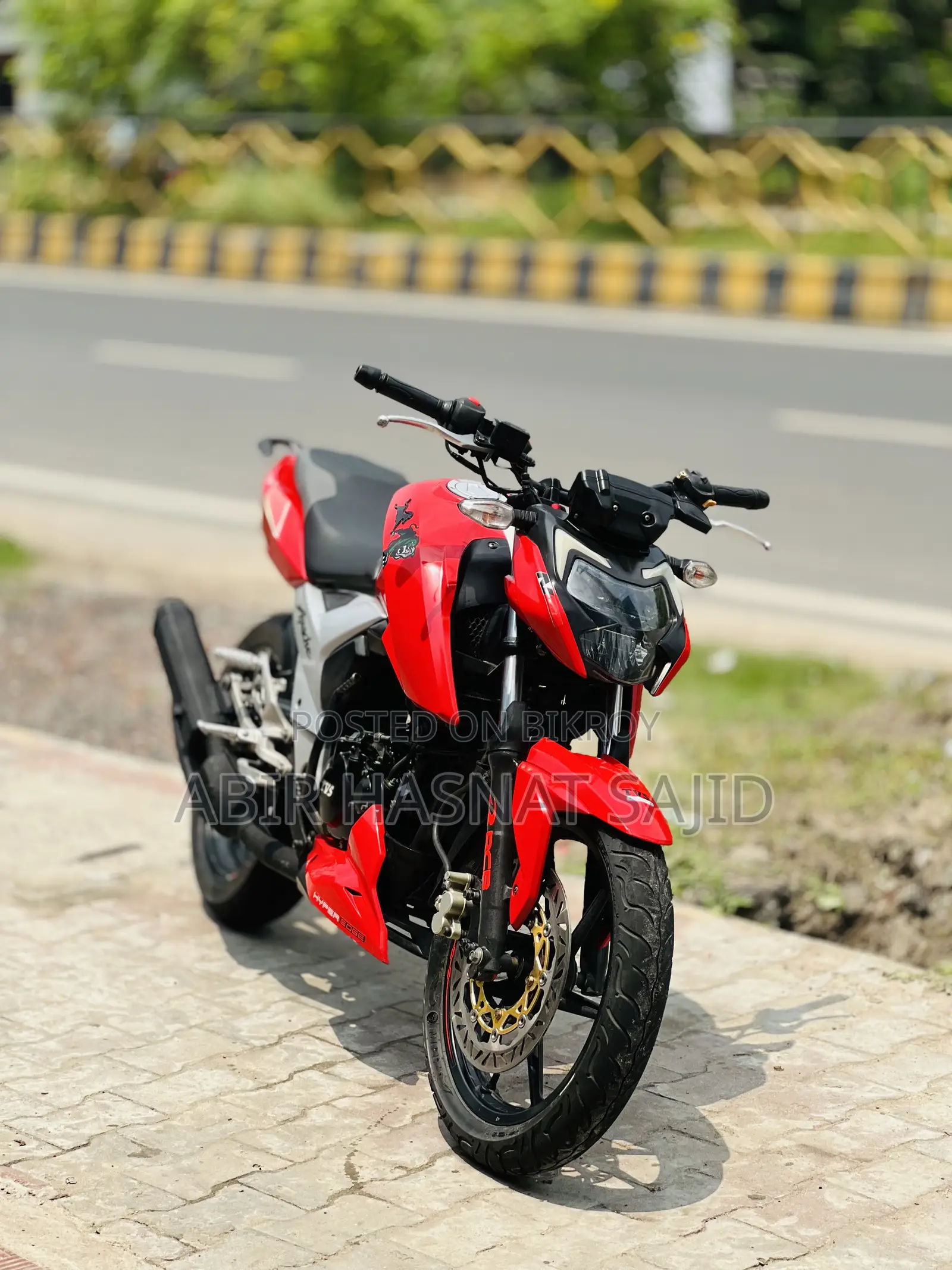 TVS Apache RTR 160 4V 2022 Red