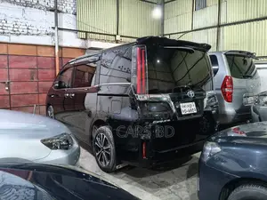 Toyota Esquire 1.8 Front Wheel Drive Hybrid (7 seater) 2019 Black