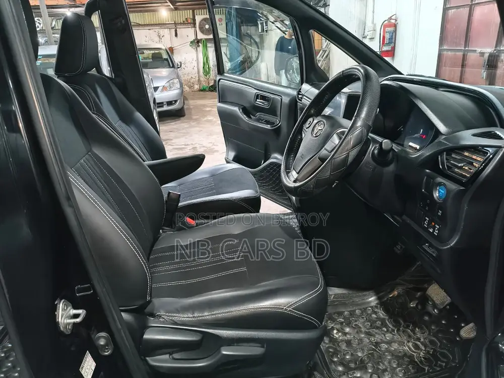 Toyota Esquire 1.8 Front Wheel Drive Hybrid (7 seater) 2019 Black