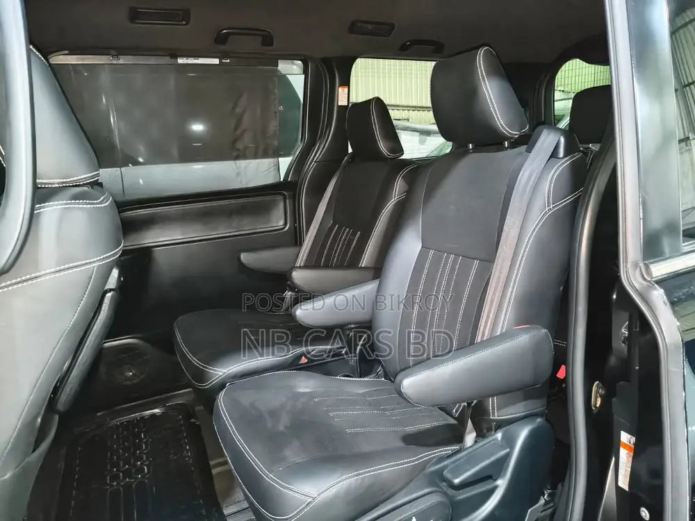 Toyota Esquire 1.8 Front Wheel Drive Hybrid (7 seater) 2019 Black