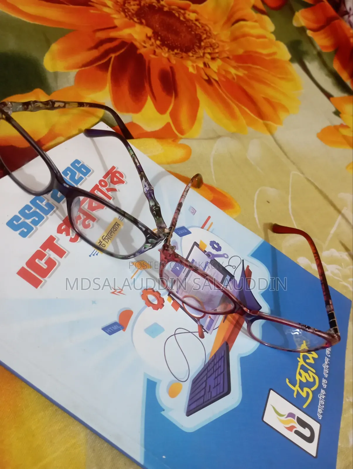 Two women's frames. Two glasses for 800 Taka.