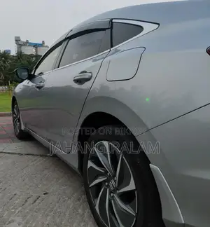 Honda Insight EX 2019 Silver