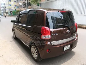 Toyota Porte 1.5 FWD 2015 Brown