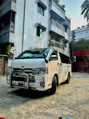 Toyota HiAce 2016 White