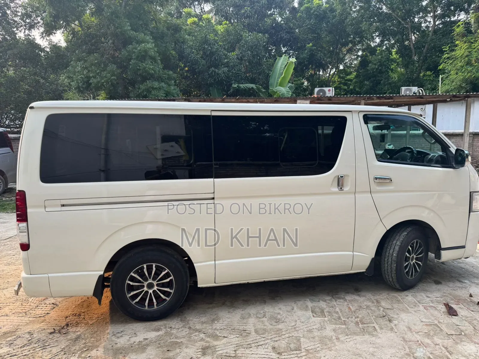 Toyota HiAce 2016 White