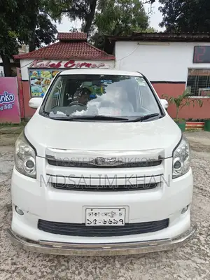 Toyota HiAce 2009 White