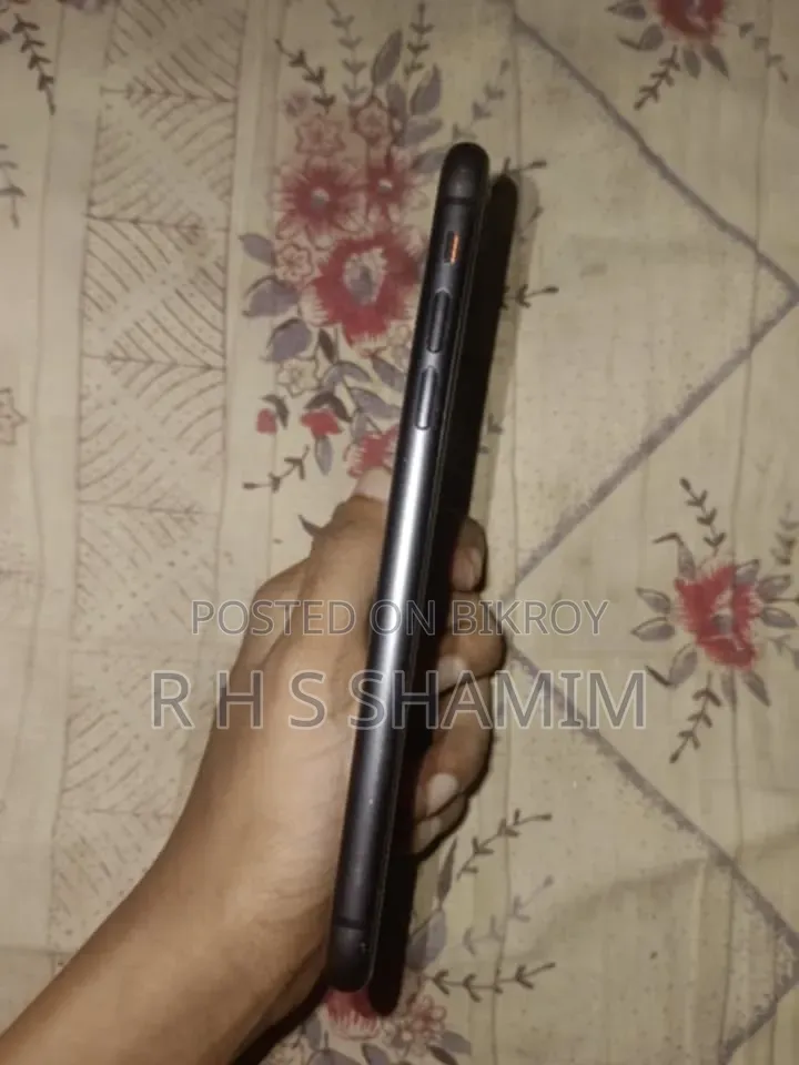 New Apple iPhone 11 64 GB Black