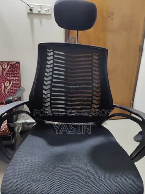 Office Table And Black Chair