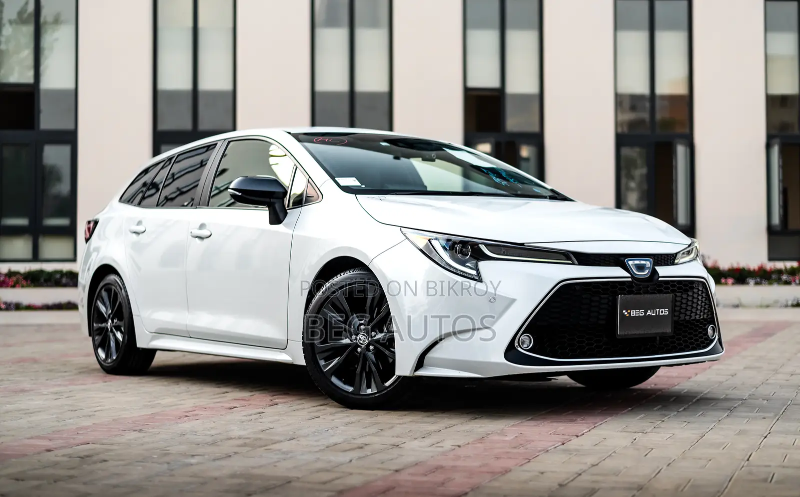 Toyota Corolla Hatchback 2022 White