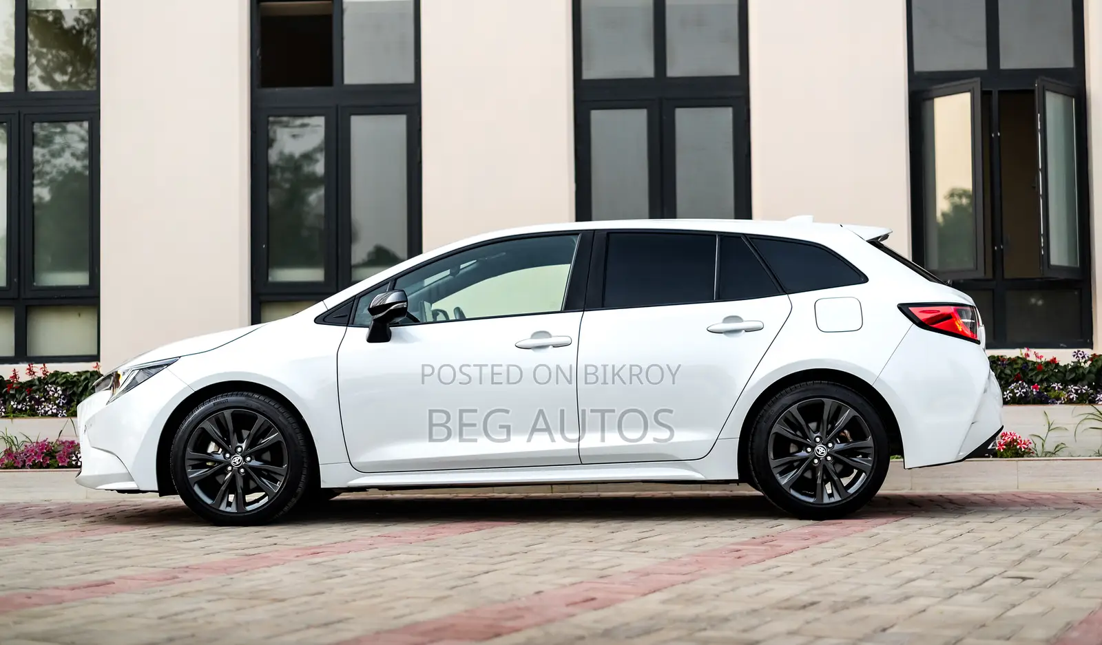Toyota Corolla Hatchback 2022 White