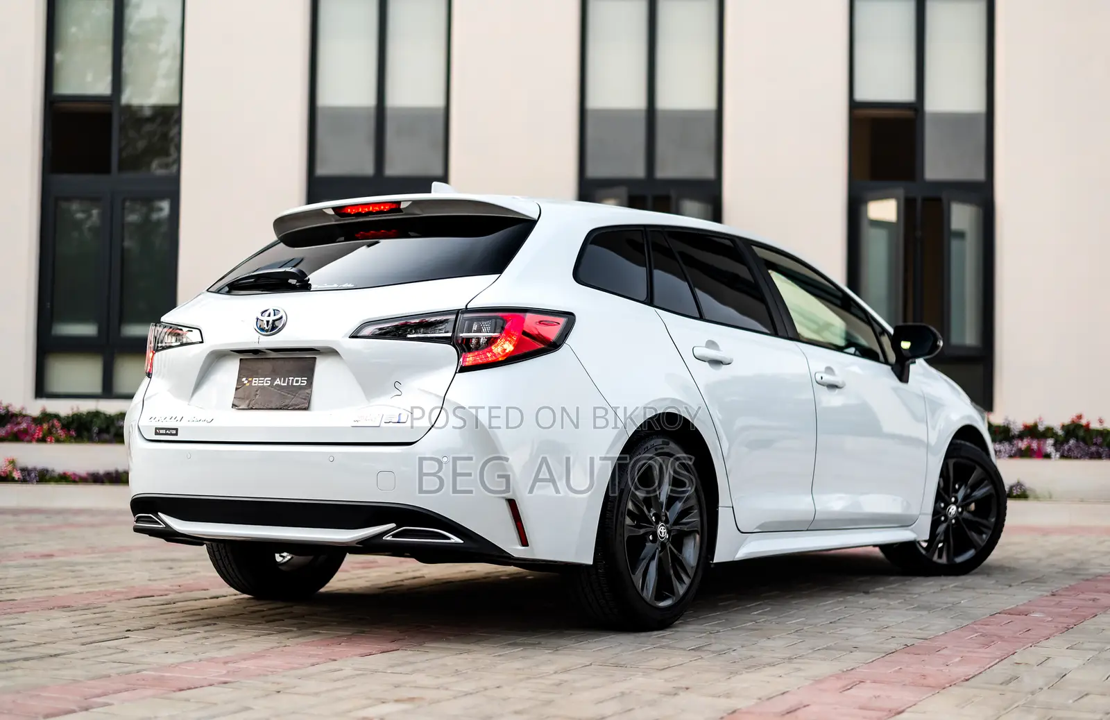 Toyota Corolla Hatchback 2022 White