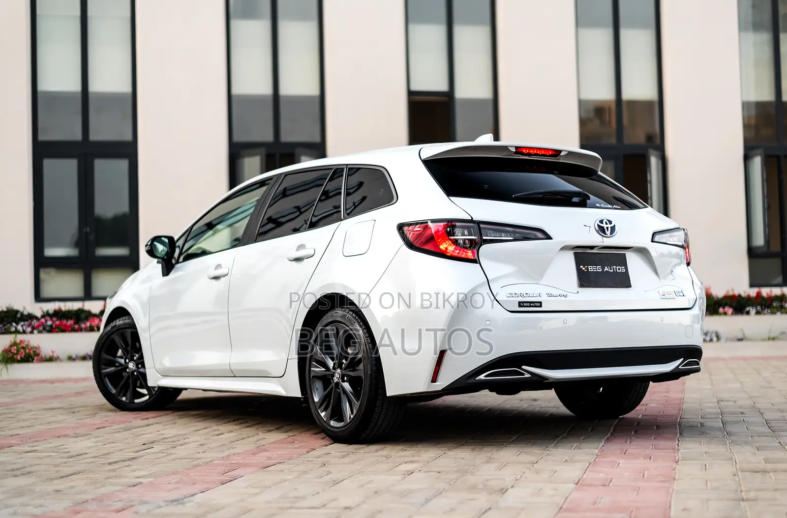 Toyota Corolla Hatchback 2022 White