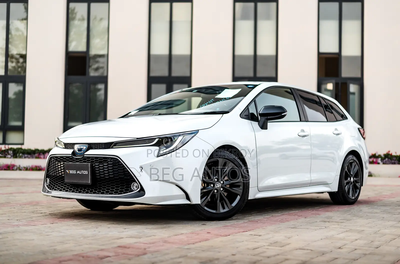 Toyota Corolla Hatchback 2022 White
