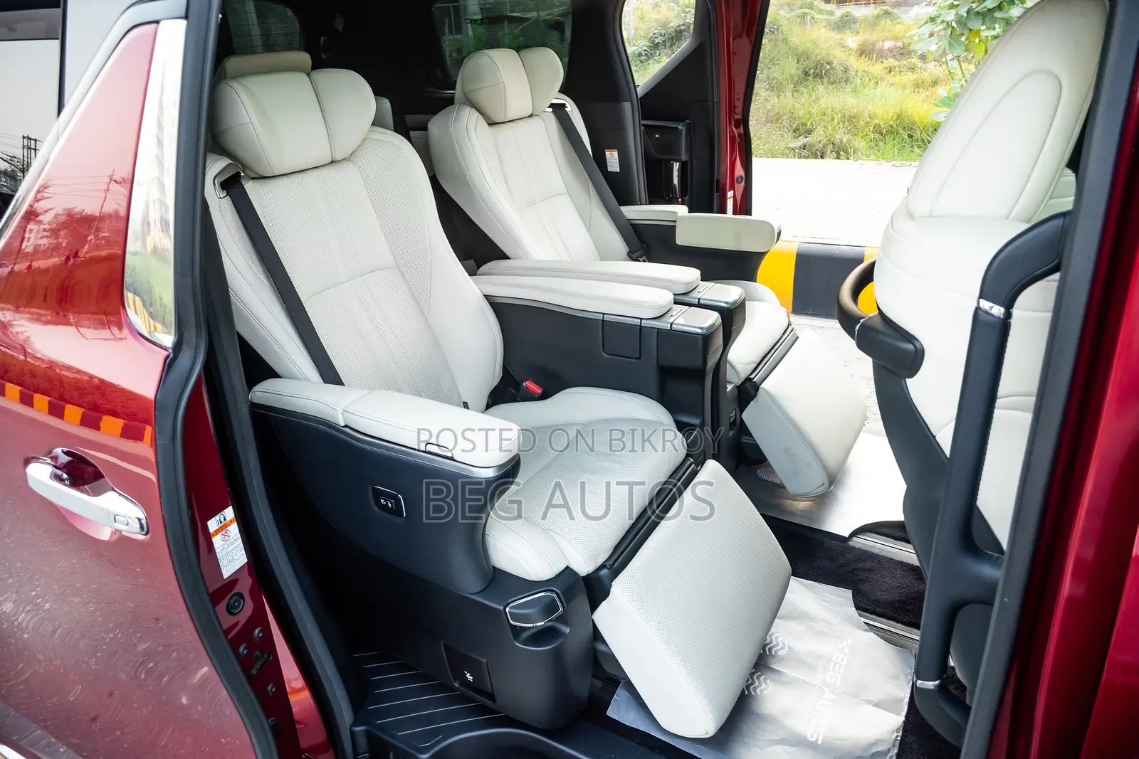 Toyota Alphard 2.5 Hybrid AWD 2018 Red